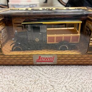 Vintage Delivery Truck Model - Black and Yellow Jewel